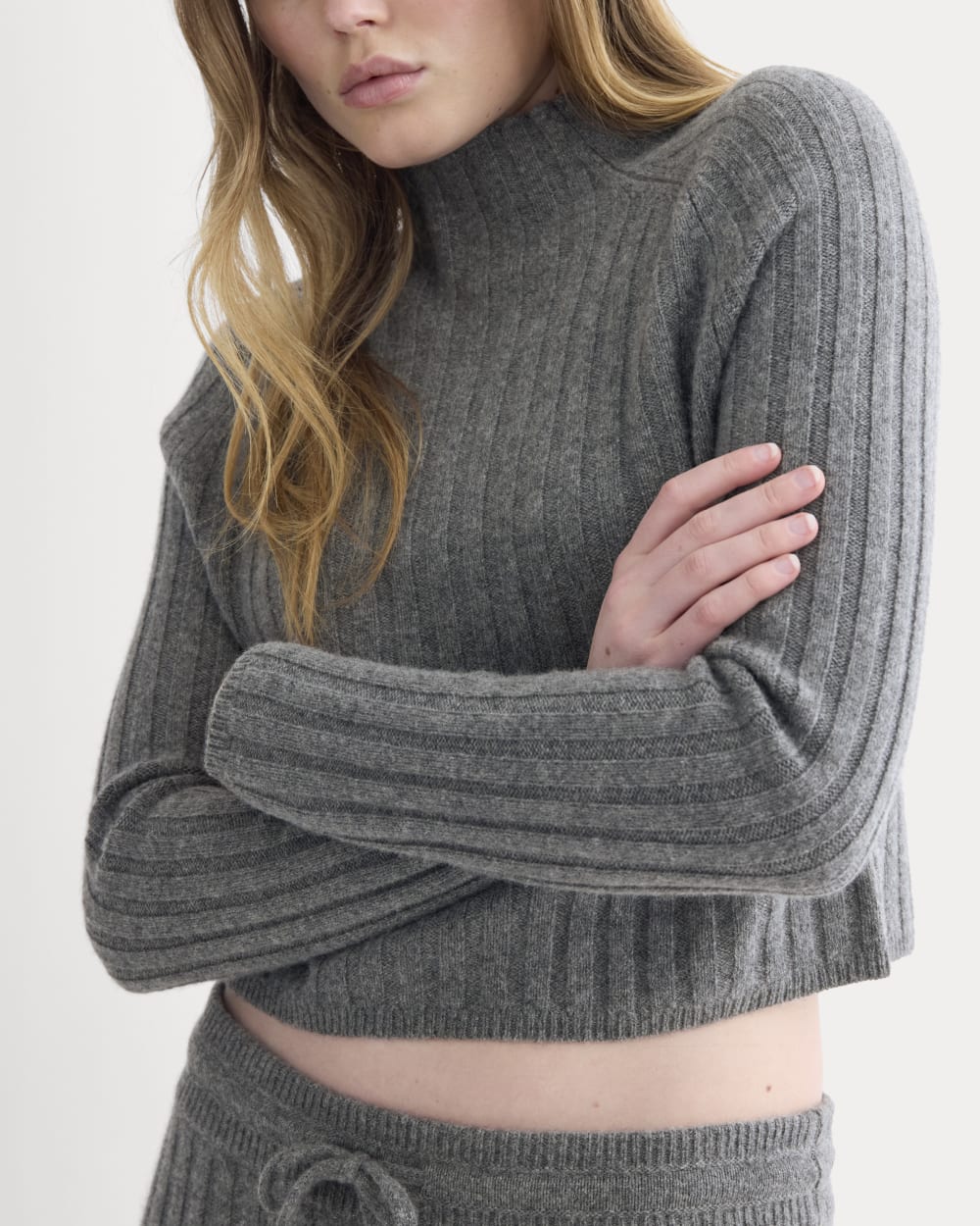 Funnel-Neck Cropped Sweater in Wool Cashmere | Heather Charcoal