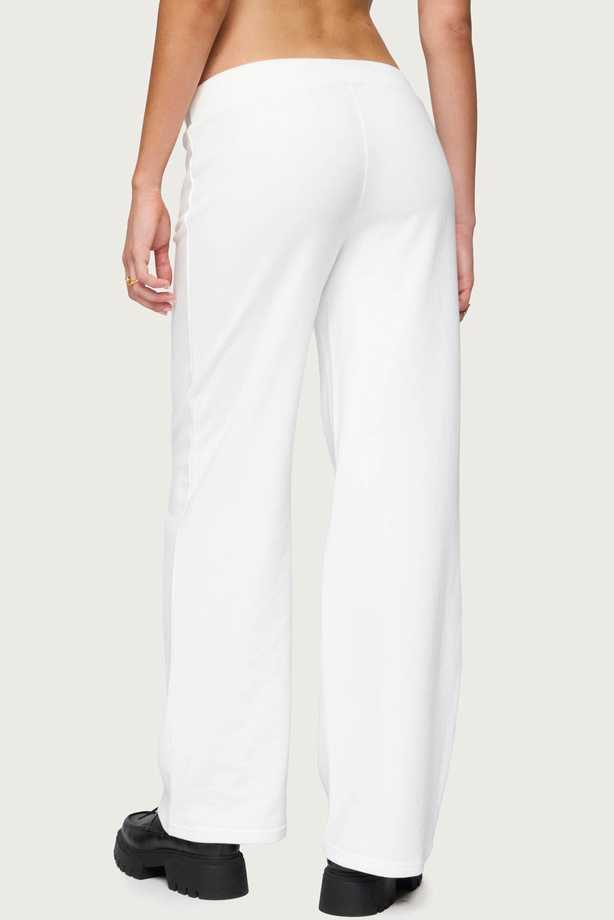 06 Sweatpants