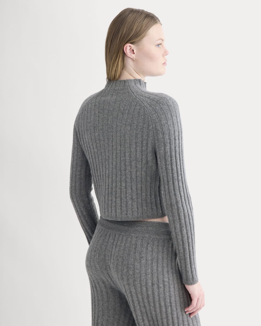Funnel-Neck Cropped Sweater in Wool Cashmere | Heather Charcoal